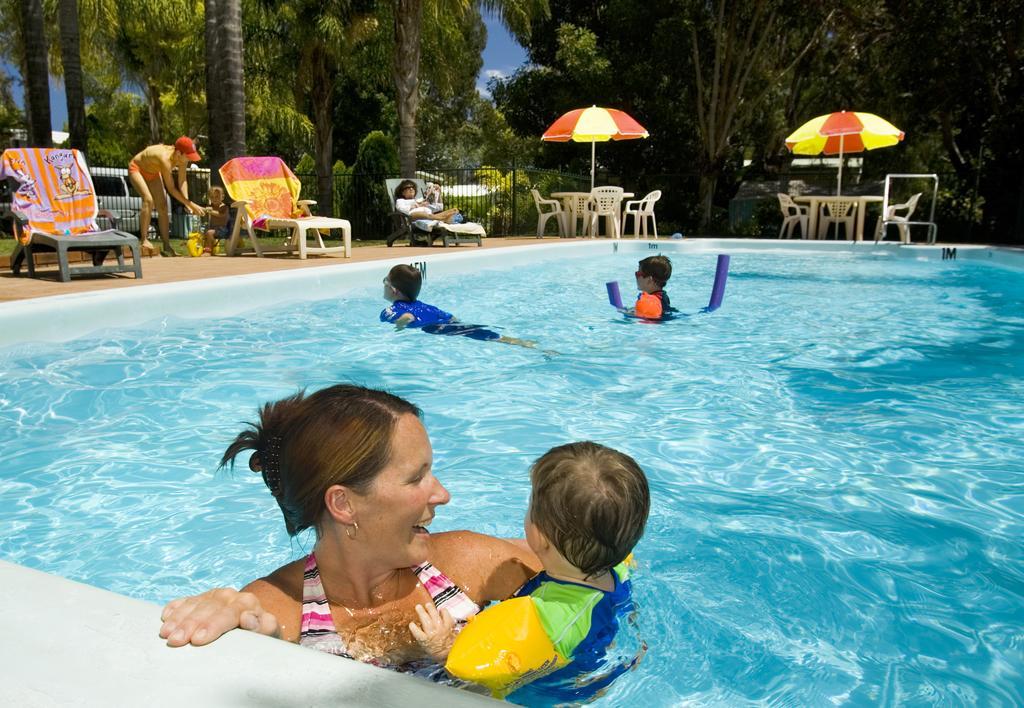 Acclaim Kingsway Tourist Park Hotel Madeley Eksteriør billede